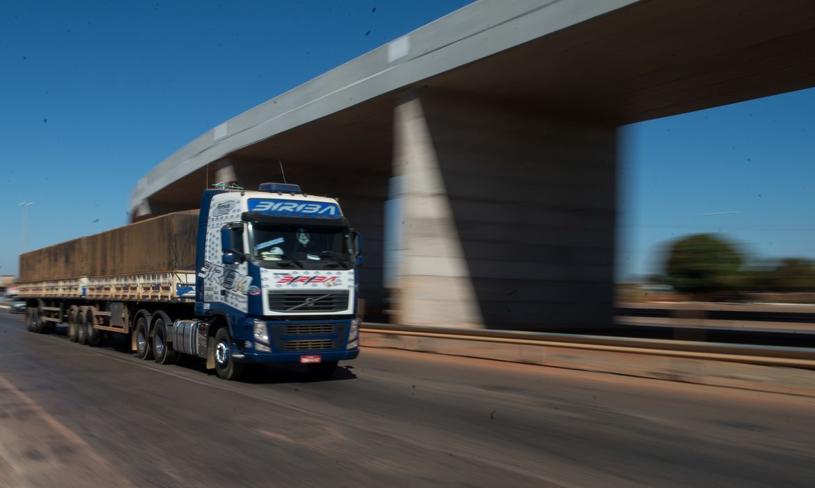 Transporte de cargas: viagens devem ficar mais demoradas após decisão do STF.