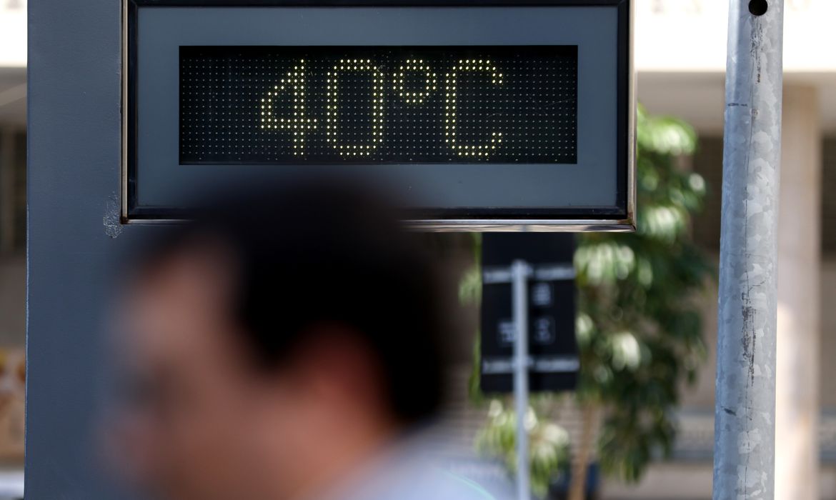 Onda de calor pode durar até a próxima semana em algumas regiões do país, diz Inmet.